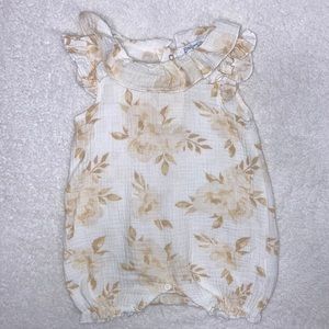 Emily & Oliver Muslin white with tan flowers ruffle cap sleeve sunsuit romper